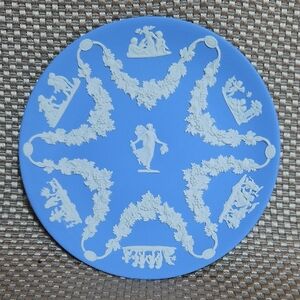 Wedgwood Collectors Society #71 Floral Girl Plate Blue White Jasperware 1982
